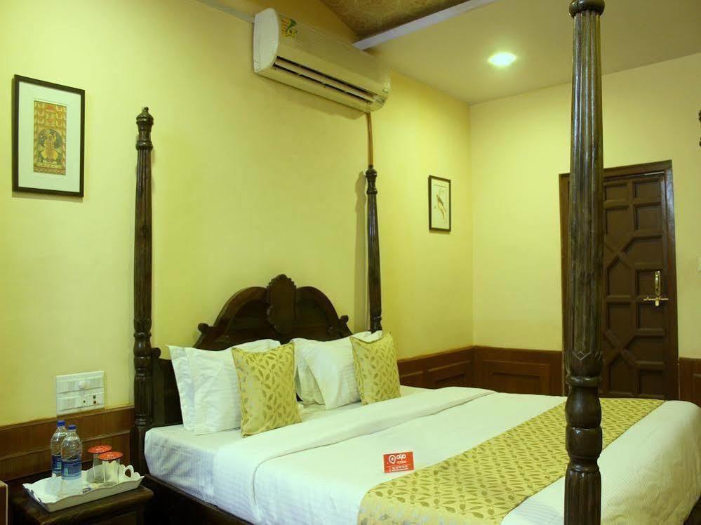Oyo 1159 Hotel Chandra Prakash ウダイプル エクステリア 写真