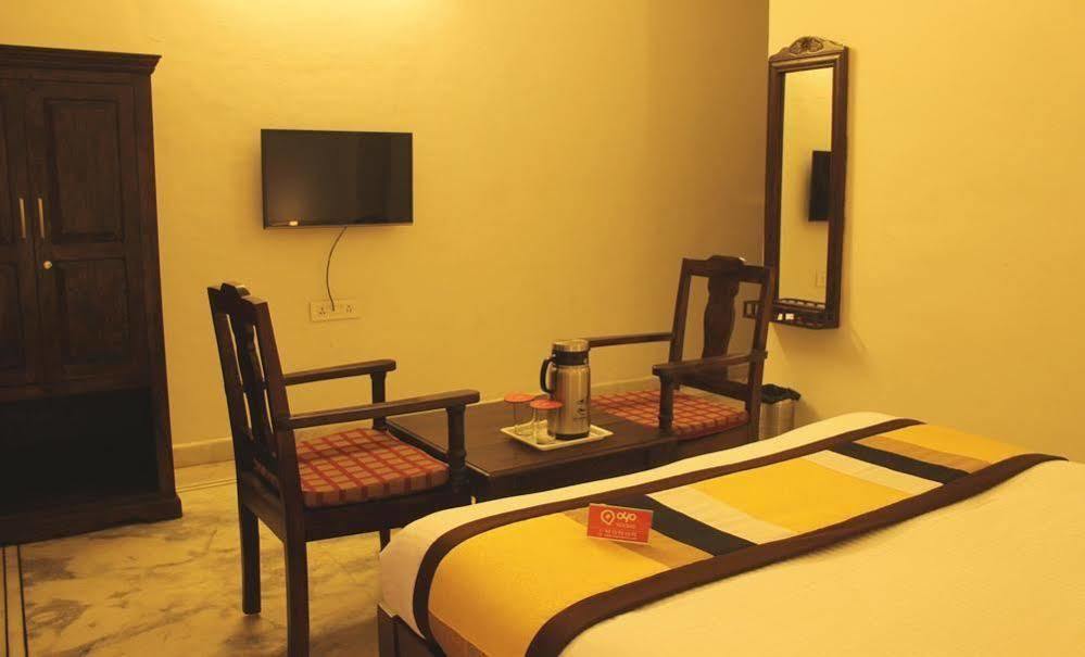 Oyo 1159 Hotel Chandra Prakash ウダイプル エクステリア 写真